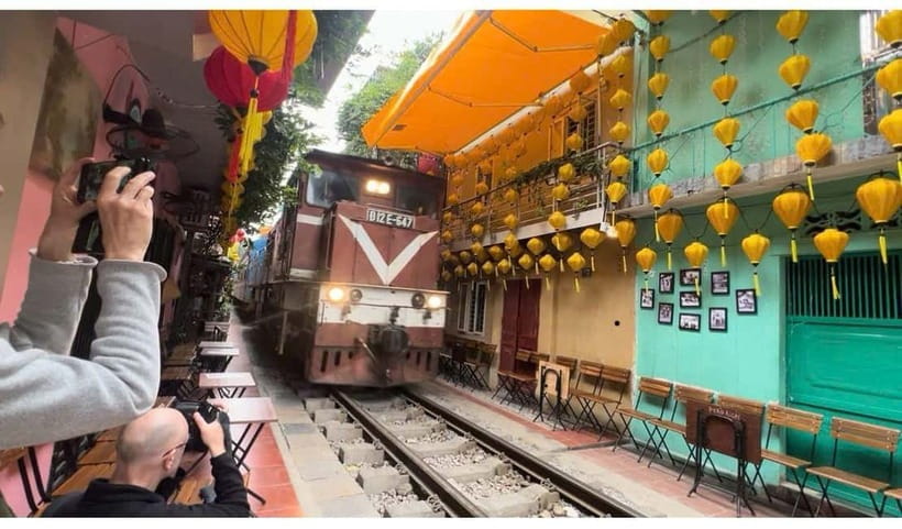 Hanoi: Walking Street Food & Train Street Culture Tour - Key things to know before you go