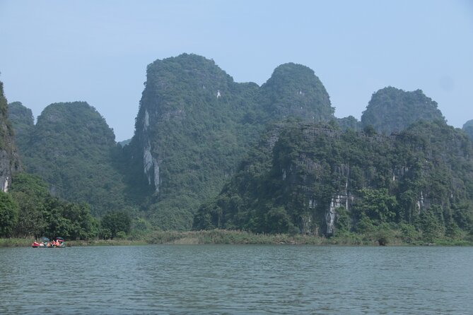 Hidden Ninh Binh Luxury Full Day Group Tour (Tam Coc - Hoa Lu) - Food, Tea Break, and the Comfort Details You Actually Notice
