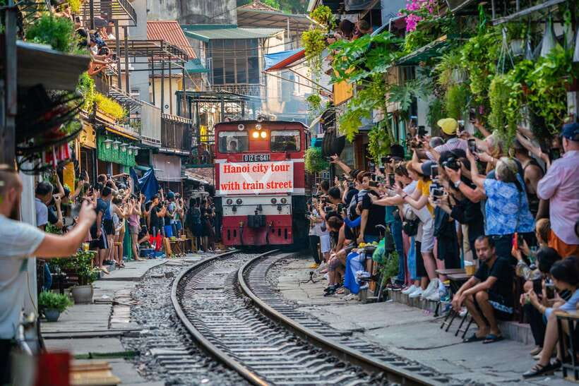 Highlight Hanoi city tour with train street. - Ho Chi Minh Mausoleum and One Pillar Pagoda: what to watch for