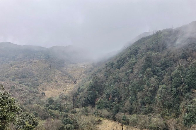 Hiking Fansipan in 1 day - Summit moments: chasing clear weather and timing your photos