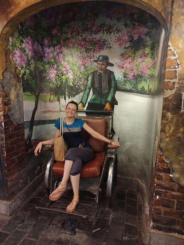 Hoa Lo Prison and Little Paris in Hanoi - Coffee break and why young local guides change everything