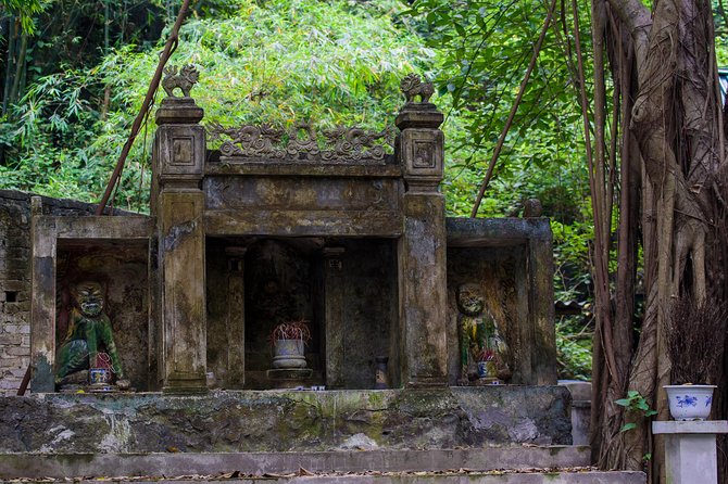 Hoa Lu - Mua Cave - Tam Coc/Trang An - DELUXE Small Group Tour - Hanoi pickup and the ride south past the Opera House