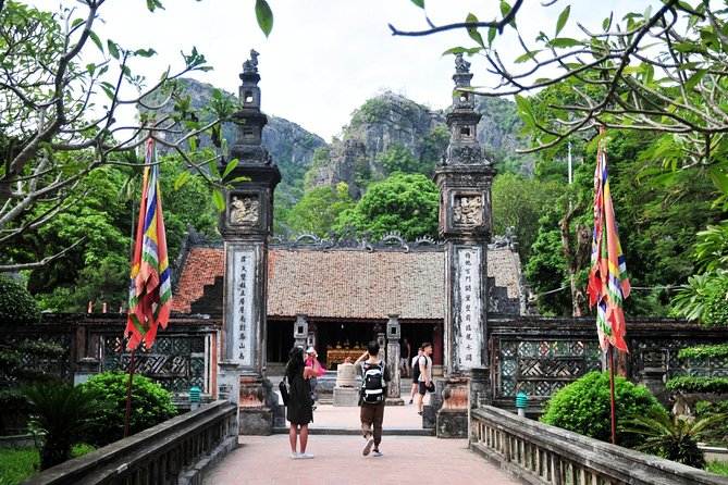 Hoa Lu Tam Coc Full Day Tour: Small Group Tour & Buffet Lunch - Tam Coc sampan cruise: where the day’s scenery clicks