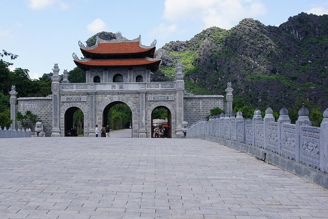 Hoa Lu Tam Coc Full Day Tour: Small Group Tour & Buffet Lunch - Guide and group size: small group energy, big difference