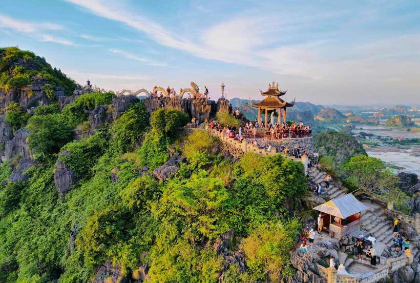 Hoa Lu, Tam Coc, & Mua Cave Day Trip with Lunch & Limousine - Key Highlights You Should Care About