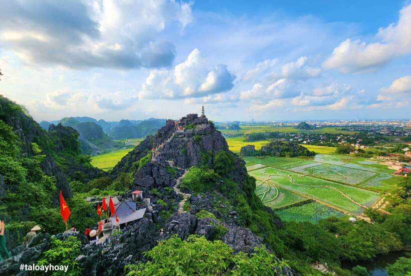 Hoa Lu, Tam Coc, & Mua Cave Day Trip with Lunch & Limousine - Lunch at Ninh Binh Heritage: Local Buffet, No Guesswork