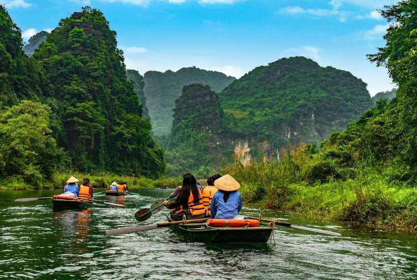 Hoa Lu, Tam Coc, & Mua Cave Day Trip with Lunch & Limousine - Pickup, Limousine Comfort, and the Drive Time Reality