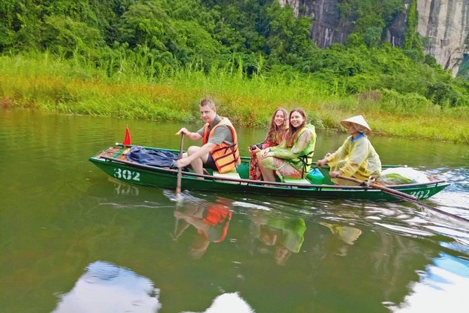 Hoa Lư Tam Coc & Mua Cave full day Including Buffets Lunch - Hoa Lu and Tam Coc in One Long Day