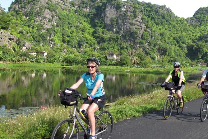 Hoa Lư Tam Coc & Mua Cave full day Including Buffets Lunch - Guides and Group Size: Why It Changes the Day