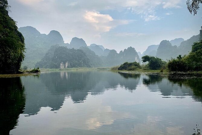 Hoa Lu - Tam Coc - Mua Cave Full Day - LIMOUSINE - Lunch in Ninh Binh: buffet comfort with real Vietnamese options