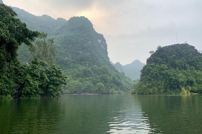 Hoa Lu - Tam Coc - Mua Cave Full Day - LIMOUSINE - Mua Cave: entrance included, views likely worth the climb