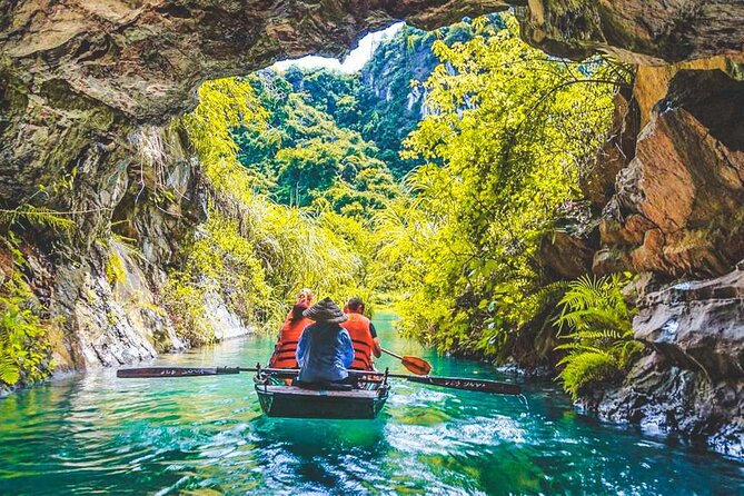 Hoa Lu Trang An and Mua Cave by Limousine from Hanoi - From Hanoi in comfort: Old Quarter pickup and a long but organized ride