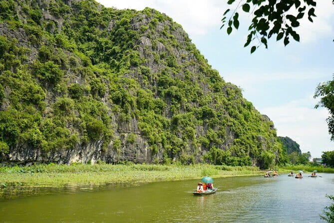 Hoa Lu - trang an - mua cave 1 day buffet luch - First stop, Hoa Lư temples and the Dinh and Lê dynasties