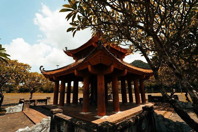 Hoa Lu - trang an - mua cave 1 day buffet luch - Service quality and guide energy