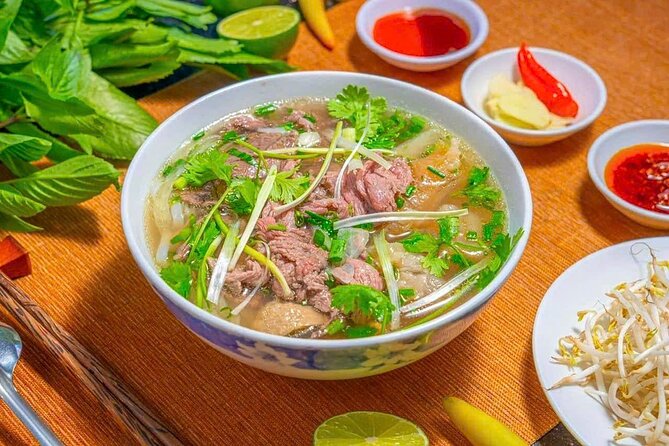 (HOT) Hanoi Guided Street Food and Train Street Tour with Local - Timing, walking level, and what to wear