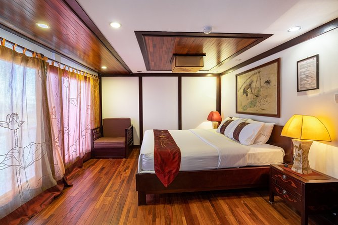 Indochina Sails Halong Bay - Day 1 in Ha Long Bay: Surprise Cave and the limestone postcard route