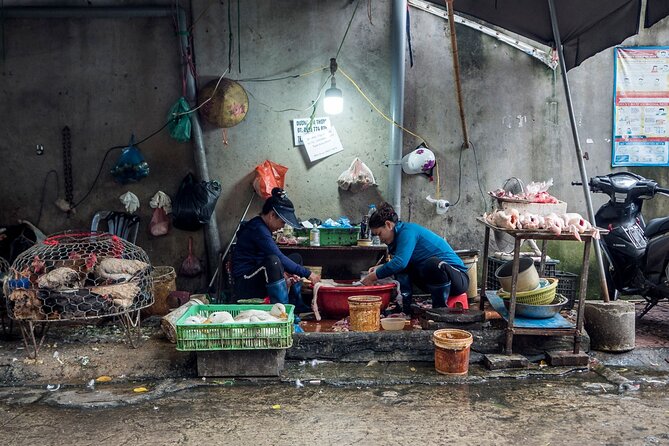 Into the Thieves Market Hanoi Photo Tour - The ping pong or table tennis hall stop that adds action