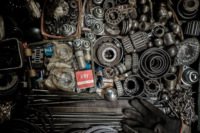 Into the Thieves Market Hanoi Photo Tour - Price and value: what $144 buys you in Hanoi