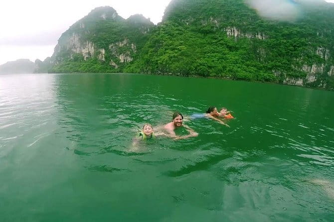Lan Ha Bay 2 days tour with 3-star cruise - The spring roll cooking class and the return to Hanoi