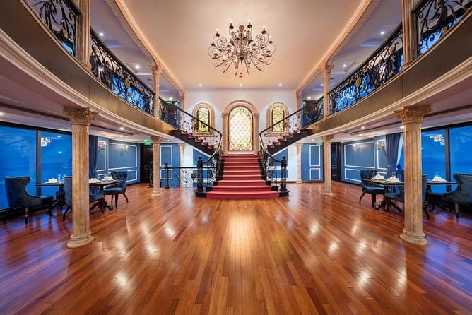 Le Theatre Cruise - Wonder on Ha Long & Lan Ha Bay 2 Days Tour - Lan Ha Bay and Ao Ech: kayaking, quiet lagoon time, and real water action