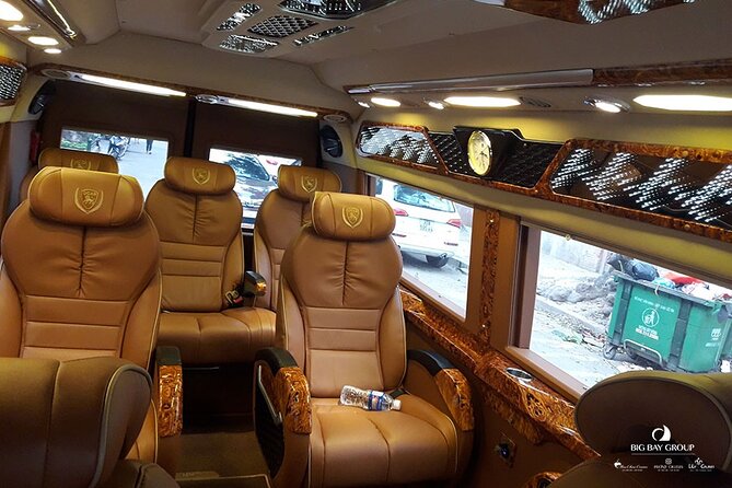 Limousine Bus SAPA - HANOI - Inside the limo bus: soft leather seats and tilt control