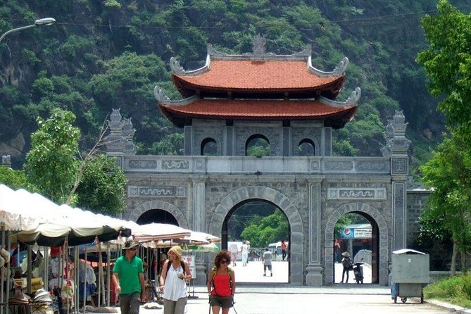 Luxury Hoa Lu - Tam Coc 1 Day Tour From Hanoi - By Limousine & Small Group - Hoa Lu Ancient Capital, where feudal dynasties feel real