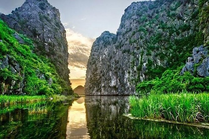 Luxury Hoa Lu - Tam Coc 1 Day Tour From Hanoi - By Limousine & Small Group - Tam Coc bamboo boat, the best use of your one-day time