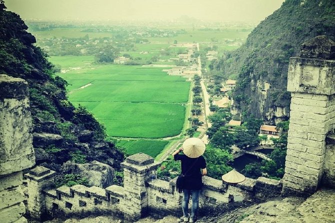 Luxury Hoa Lu - Tam Coc - Mua Cave 1 Day Tour - By Limousine & Small Group - Tam Coc boat ride through three caves, plus cycling and a tea break