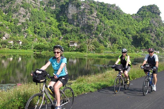 Luxury Hoa Lu - Trang An 1 Day Tour From Hanoi - By Limousine & Small Group - Trang An UNESCO Complex: The Boat Ride Through the Tunnel Cave System