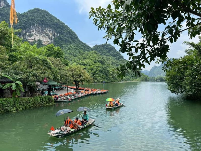 Luxury Limousine Tour: Hoa Lu, Trang An/Tam Coc & Mua Cave - A Luxury Limousine Route Through Hoa Lu and Trang An