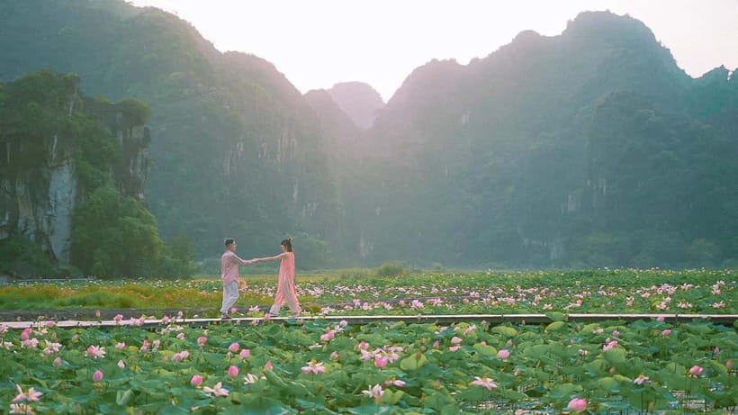 Luxury Limousine Tour: Hoa Lu, Trang An/Tam Coc & Mua Cave - Getting to Ninh Binh: limousine pickup from Hanoi