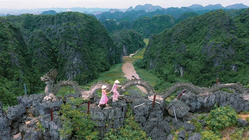 Luxury Limousine Tour: Hoa Lu, Trang An/Tam Coc & Mua Cave - Hoa Lu Temple: the ancient capital stop that still feels human