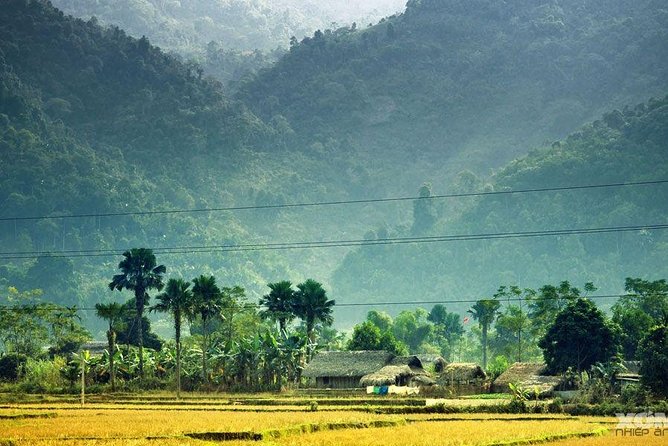 Mai Chau 1 Day Tour From Hanoi - Thung Khe Pass Viewpoint and the Top-of-Pass Market