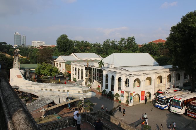 Morning Run Through Historic Hanoi – 12K Signature Route - Truc Bach calm, the McCain memorial, and Trấn Quốc Pagoda