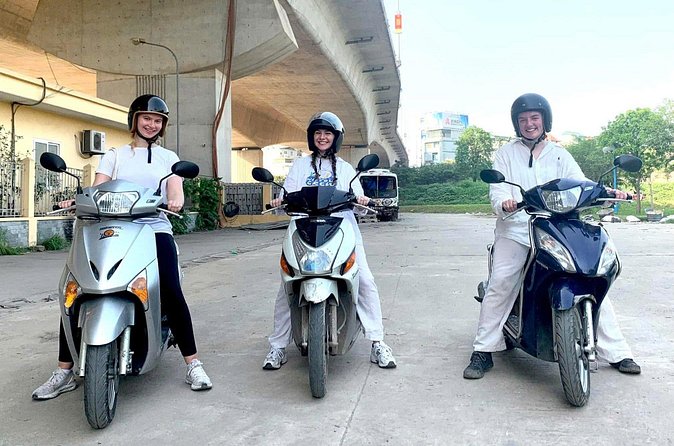 Motorbike Lesson in Hanoi - The 2-Hour Session, Broken Into Real Moments