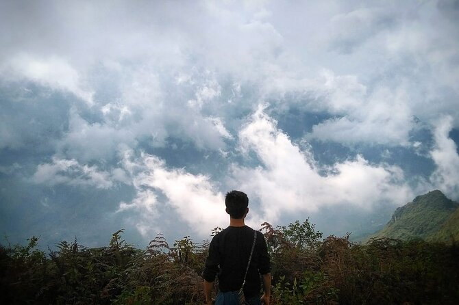 Mountain views and villages trek – 1 Day - Heading Down to Ham Da Village in the Black Hmong Area