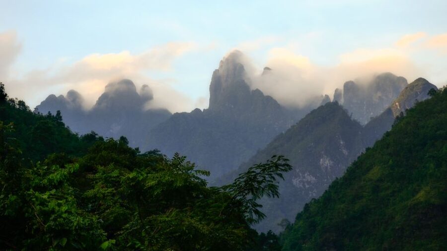 Ngu Chi Son Mountain Hiking - Sleeping in a wooden shack: simple shelter, real mountain weather
