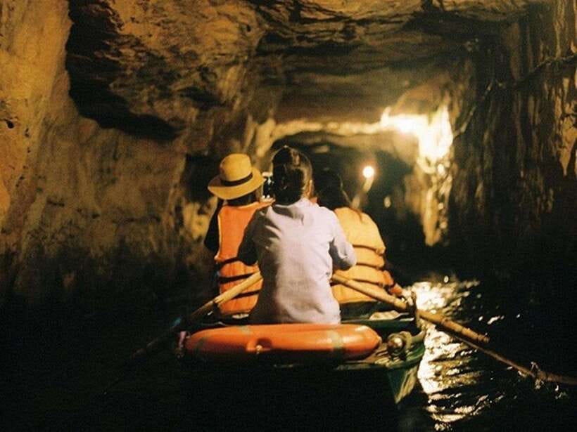 Ninh Binh 1-day tour Bai Dinh Trang An Mua Cave Small Group - Bai Dinh Pagoda: Statues, Bronze Buddha, and an Electric Car