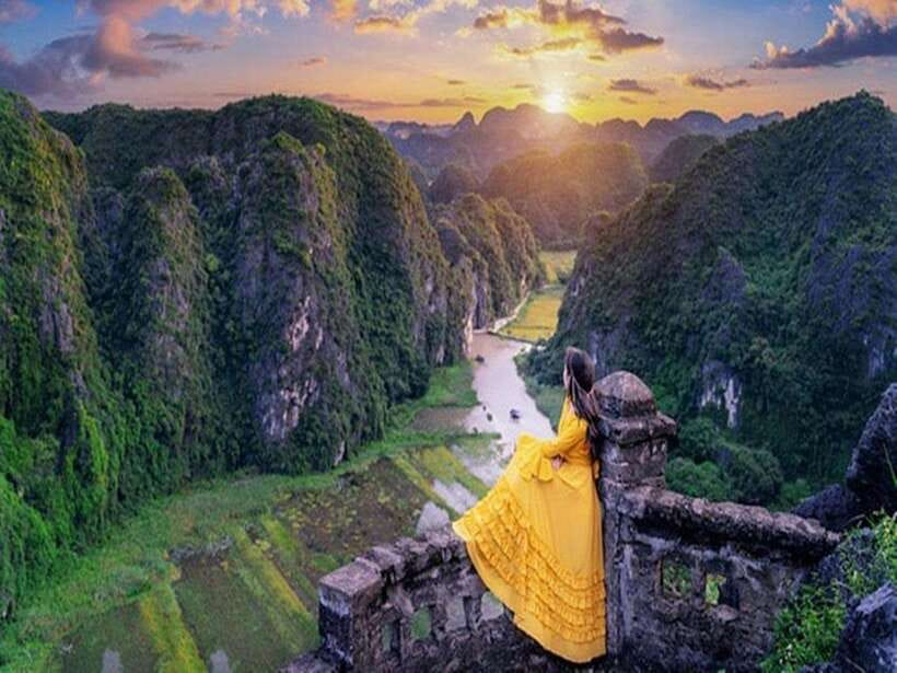 Ninh Binh 1-day tour Bai Dinh Trang An Mua Cave Small Group - Trang An Cave Boat Cruise: Where the Scenery Slows You Down