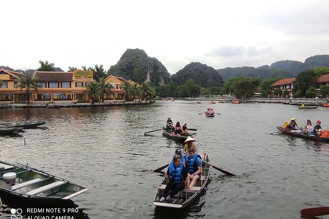 Ninh Binh 1 Day Tour(Tam Coc - Mua Cave - Bich Dong) - Tam Coc on a sampan: limestone caves and the slow pace you need