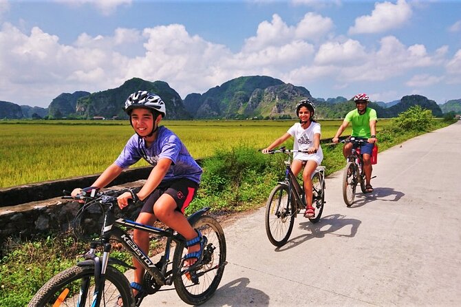Ninh Binh 2 Day 1 Night Trip Small Group Tour With 4 star Hotel - Meeting a three-generation Tam Coc family and the planned tea break