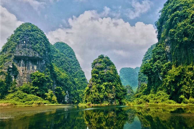 Ninh Binh 2 Days 1 Night Tour: Unique Itinerary - Hoa Lu Temple: ancient capital of Dinh and Le dynasties