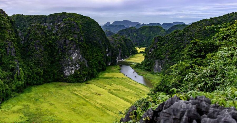Ninh Binh Daily: Hoa Lu, Mua Cave, Tam Coc, Bike & Swimming - Mua Cave and the 500 steps to Lying Dragon Mountain