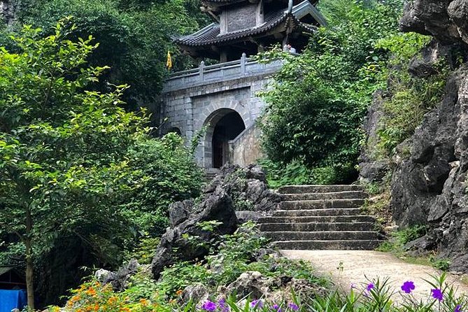 Ninh Binh Daily Tour: Hoa Lu- Am Tien Cave - Tam Coc- Bike - Bich Dong pagoda - Food and what you truly get for the $77