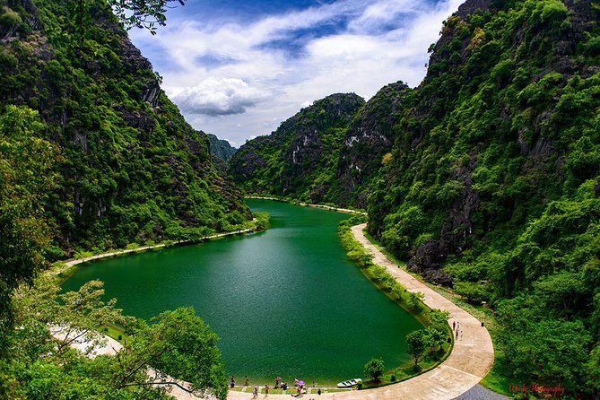 Ninh Binh Daily Tour: Hoa Lu- Am Tien Cave - Tam Coc- Bike - Bich Dong pagoda - Am Tien Cave and Tuyet Tinh Coc: lakeside views plus an optional 200-step climb