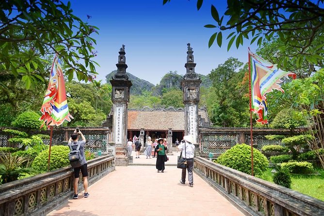 Ninh Binh Daily Tour: Hoa Lu - Am Tien Cave- Trang An boat ride - Hanoi pickup to Ninh Binh highlights, on rails