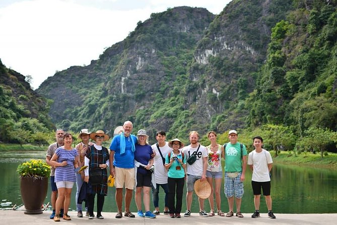 Ninh Binh Daily Tour: Hoa Lu - Am Tien Cave- Trang An boat ride - Trang An grottoes by sampan: how the long cave ride works