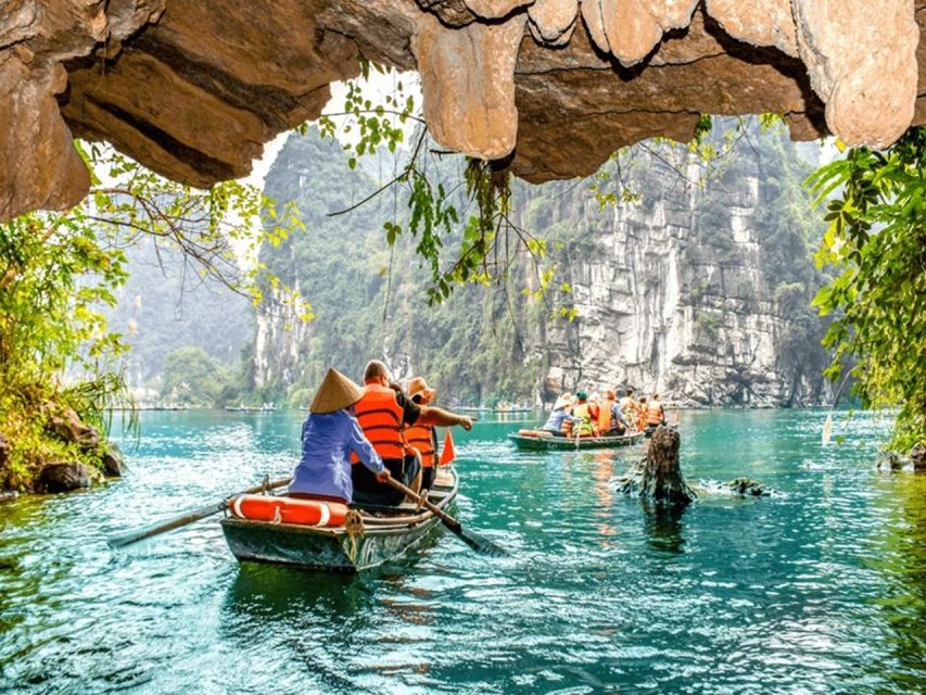 Ninh Binh Day Tour: Hoa Lu, Trang An Mua Cave, Boat Ride - Hoa Lu ancient capital, King Dinh and King Le in real stone and carvings