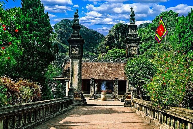 Ninh Binh Day Tour To Visit Hoa Lu -Tam Coc/ Trang An - Mua Cave - Hoa Lu Temples: Vietnam’s 10th Century Capital