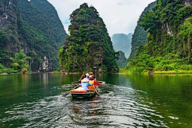 Ninh Binh full day-Hoa Lu temple & biking, Tam Coc boat trip, Dragon mountain - The homestay café area and the bicycle break on quiet roads